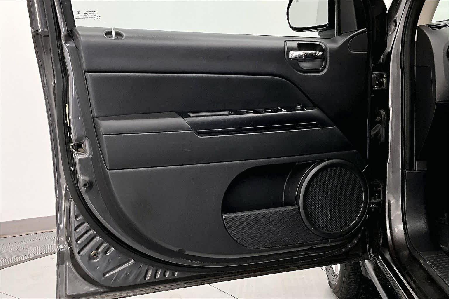 Thumbnail: 2015 Jeep Compass - 22