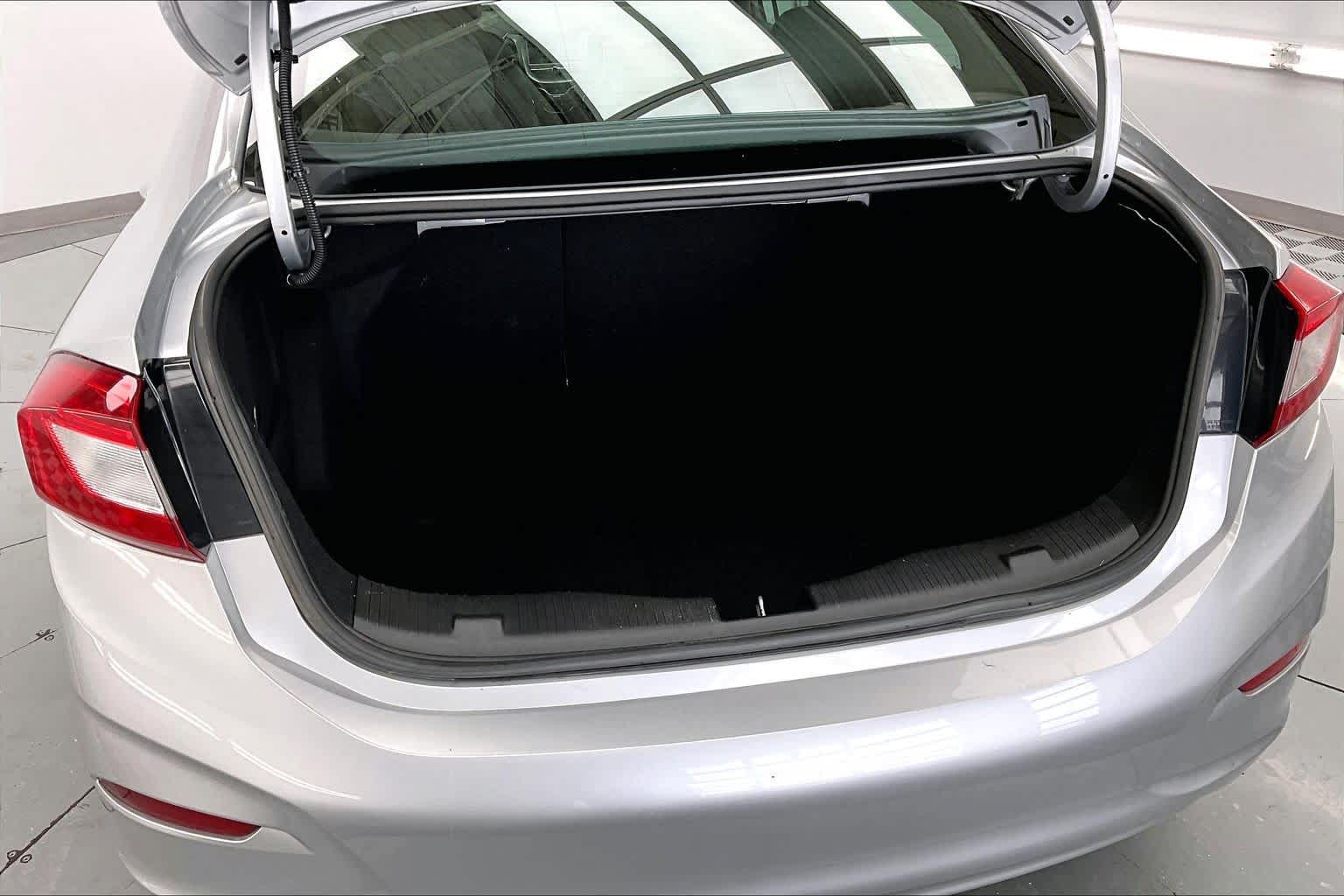 Thumbnail: 2018 Chevrolet Cruze - 19