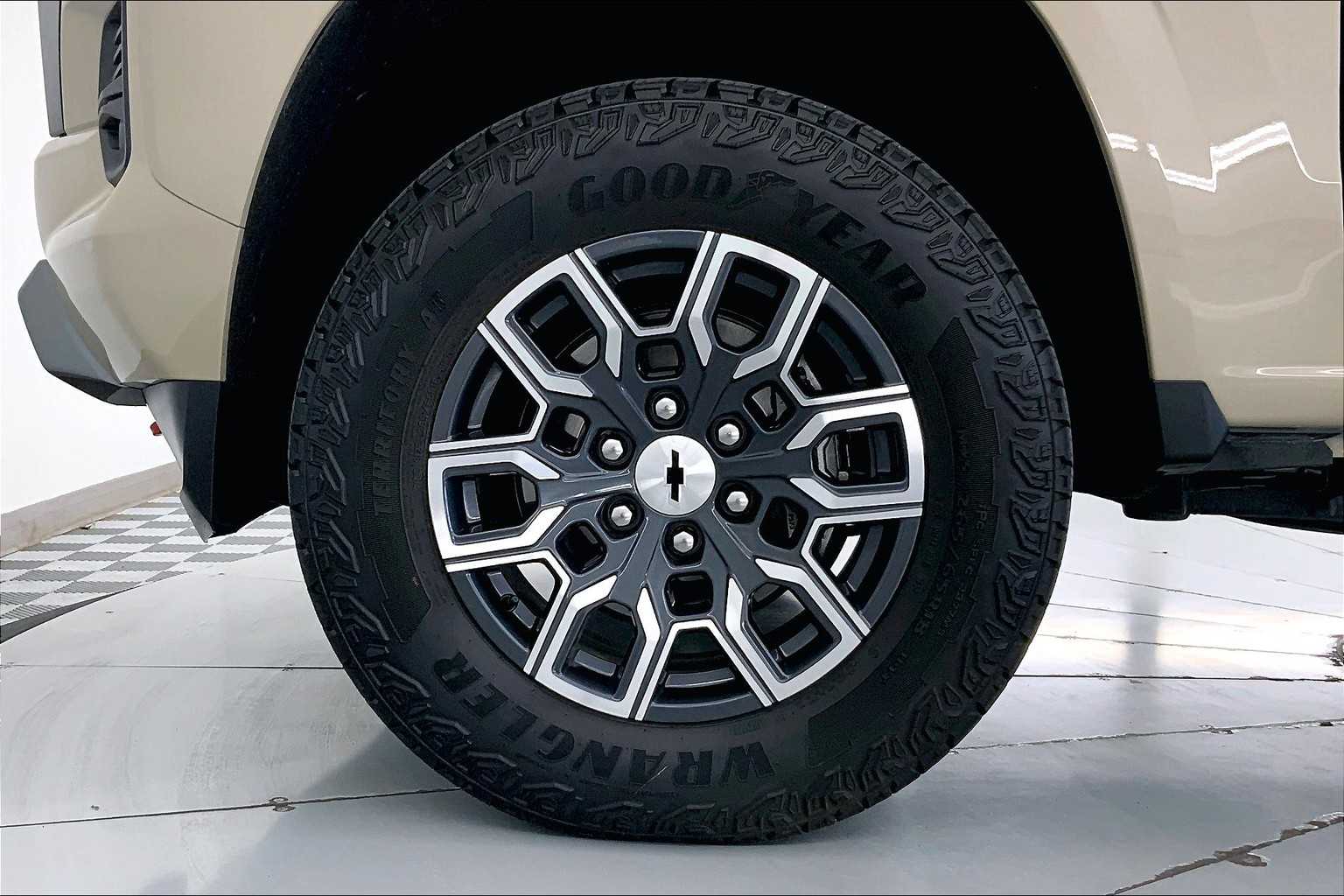 Thumbnail: 2024 Chevrolet Colorado - 8