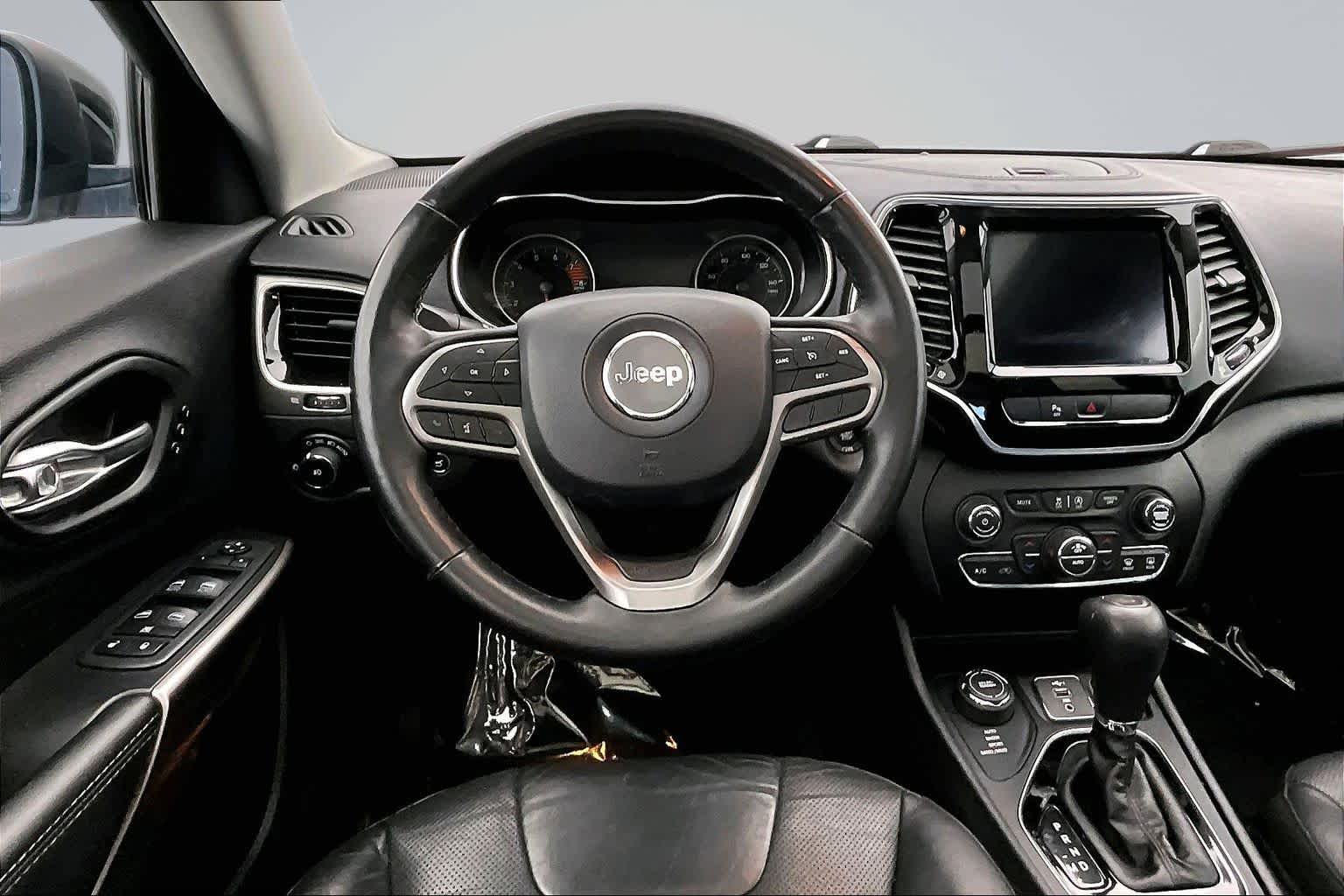 Thumbnail: 2019 Jeep Cherokee - 15