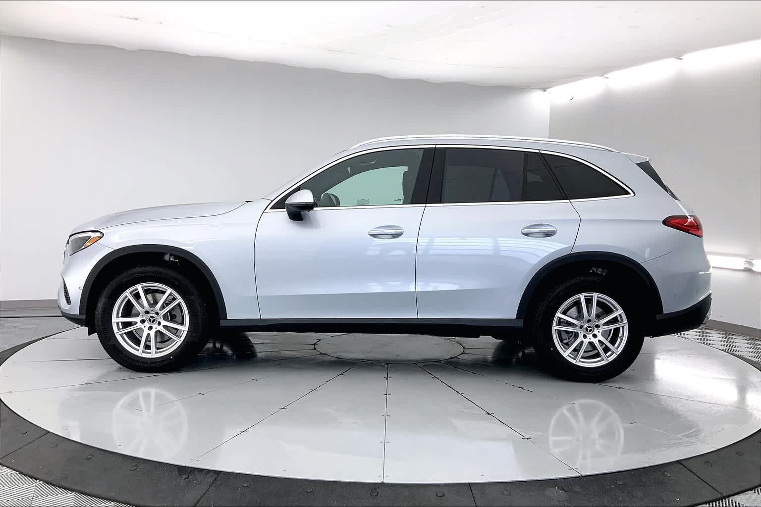 Thumbnail: 2025 Mercedes-Benz GLC - 3