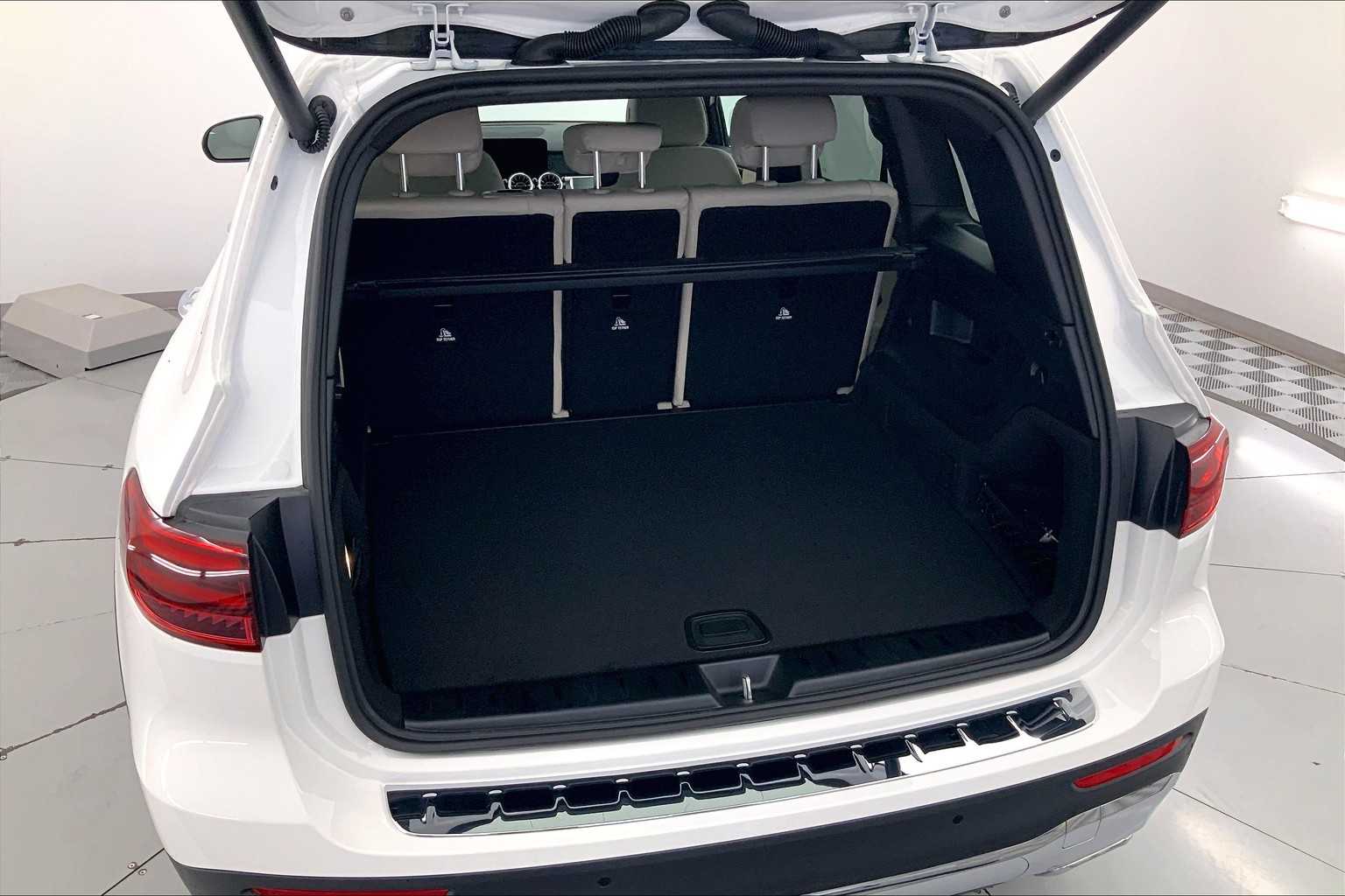 Thumbnail: 2025 Mercedes-Benz GLB - 19