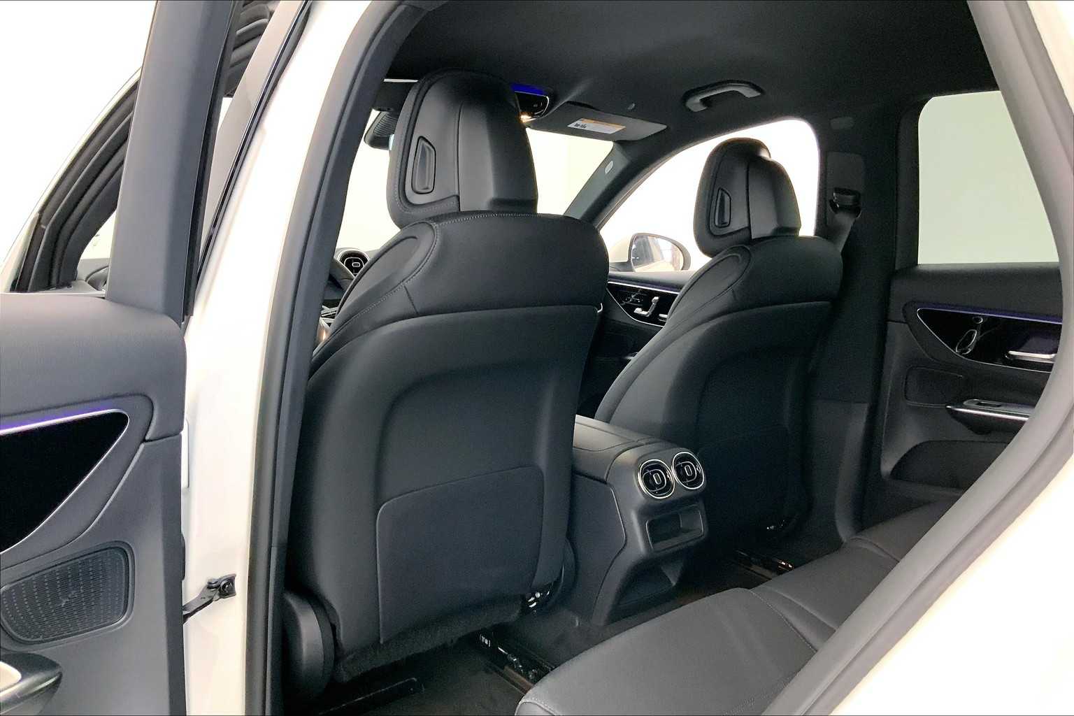 Thumbnail: 2025 Mercedes-Benz GLC - 12