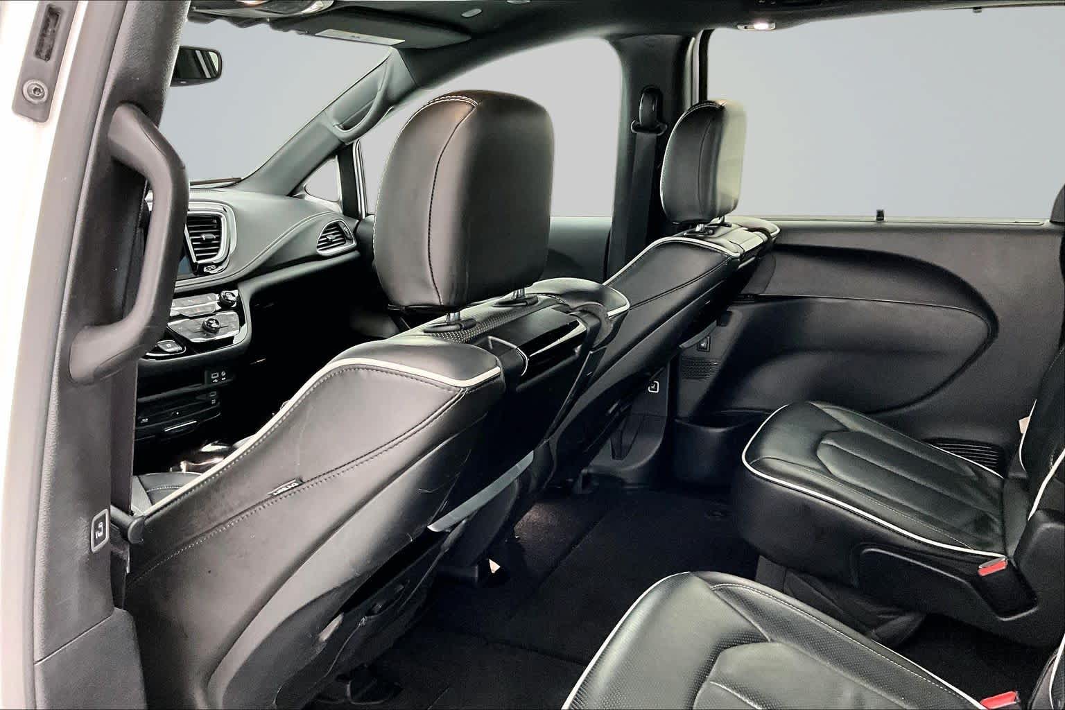 Thumbnail: 2020 Chrysler Pacifica - 12