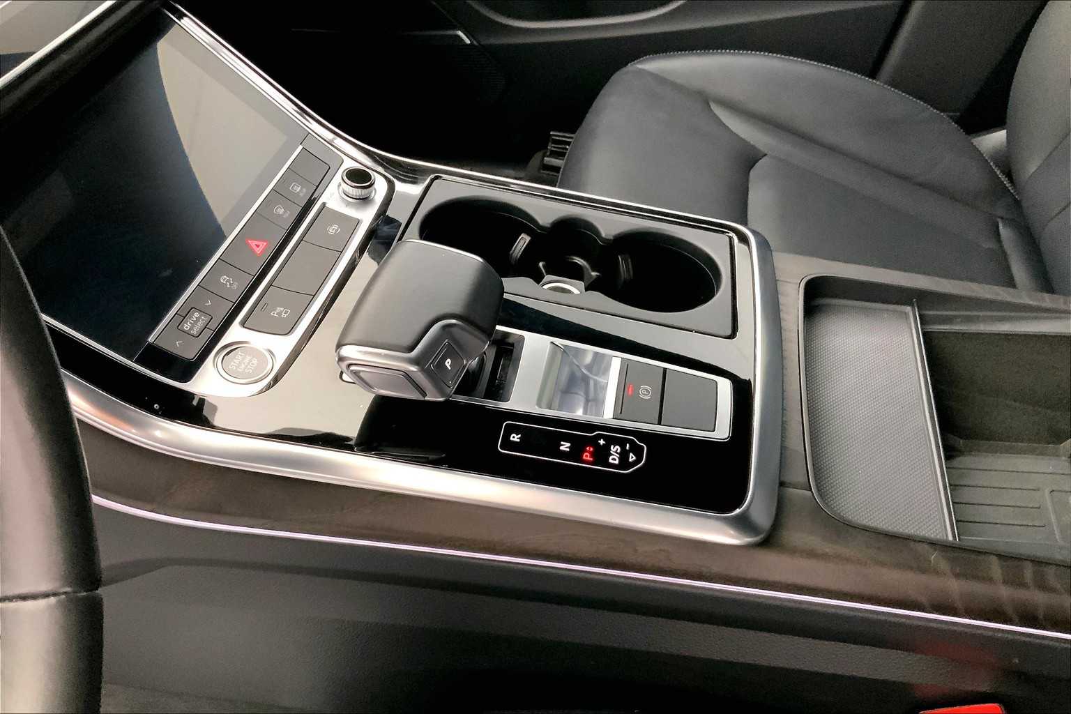 Thumbnail: 2021 Audi Q8 - 17