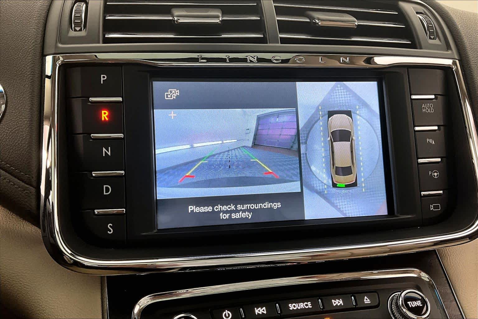 Thumbnail: 2017 Lincoln Continental - 21