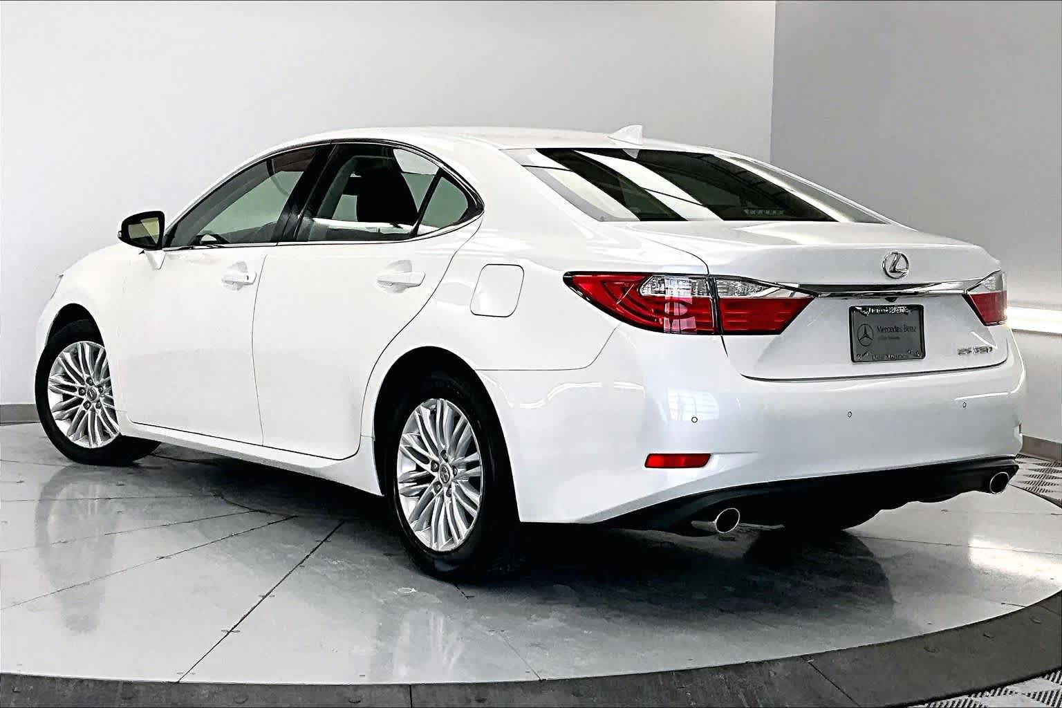 Thumbnail: 2015 Lexus ES - 4