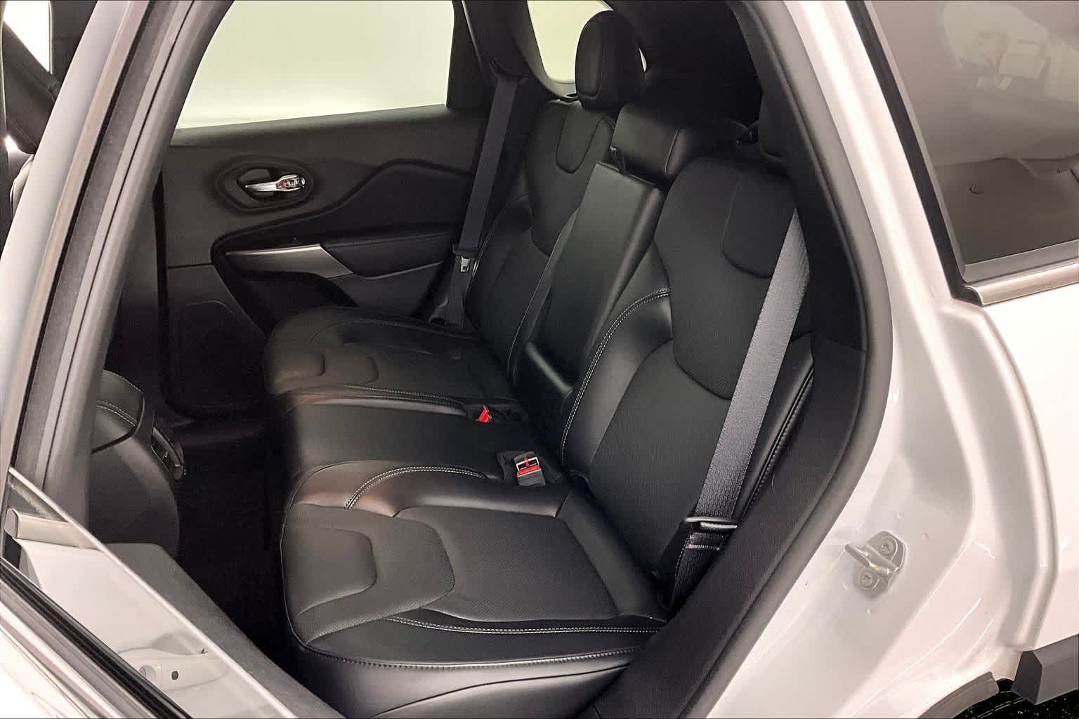 Thumbnail: 2021 Jeep Cherokee - 13