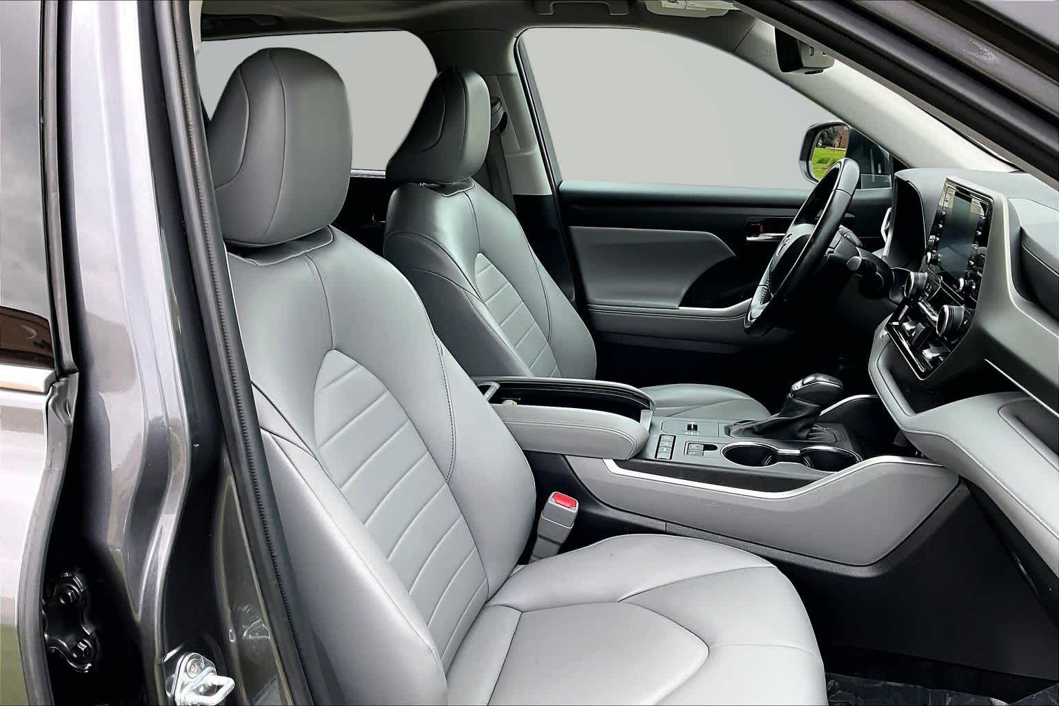 Thumbnail: 2022 Toyota Highlander - 14
