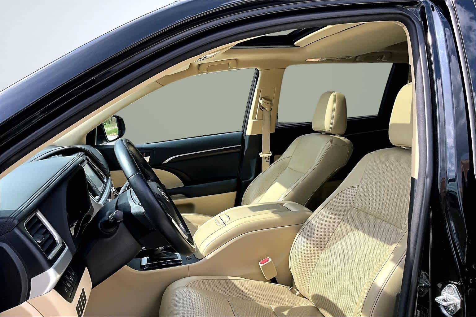 Thumbnail: 2015 Toyota Highlander - 11