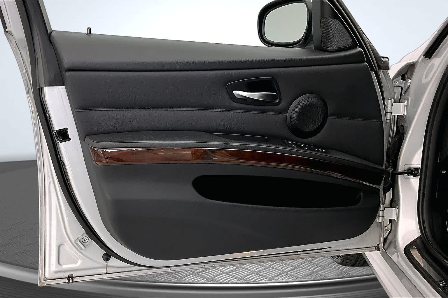 Thumbnail: 2011 BMW 3 Series - 22