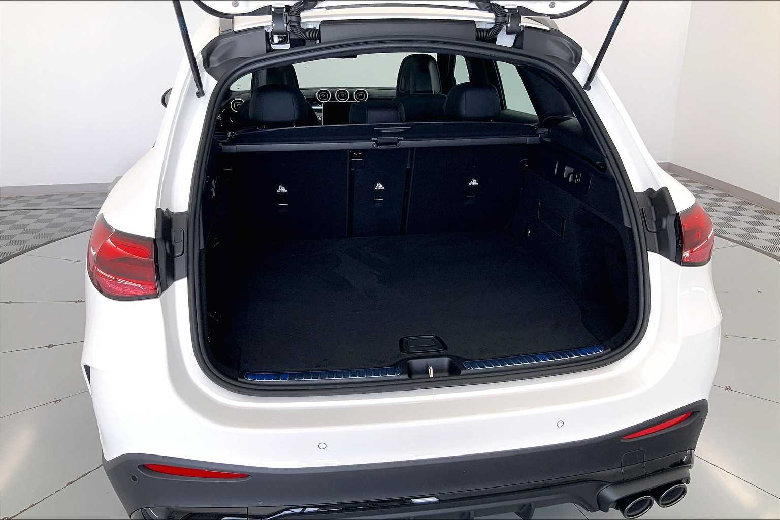 Thumbnail: 2026 Mercedes-Benz GLC - 19