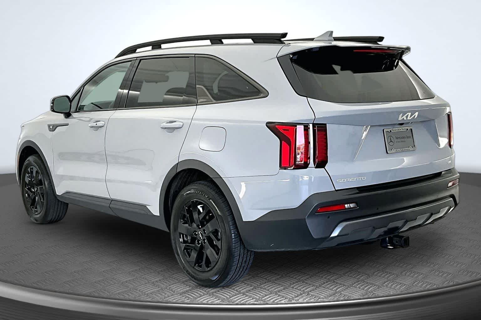 Thumbnail: 2023 Kia Sorento - 4