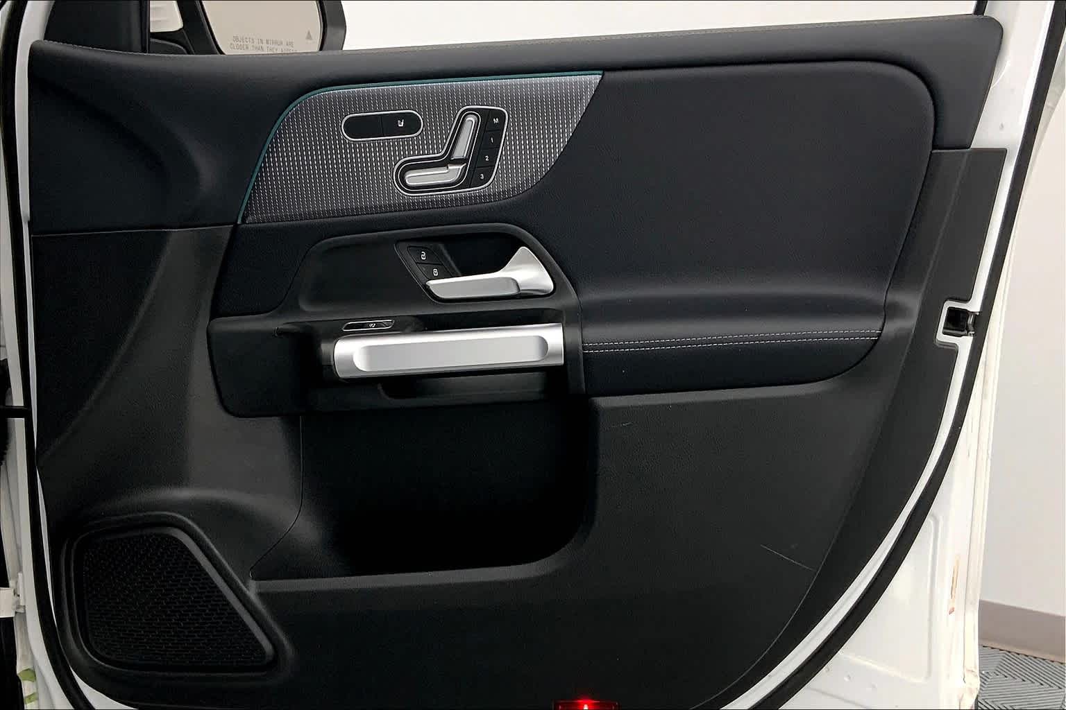 Thumbnail: 2020 Mercedes-Benz GLB - 23