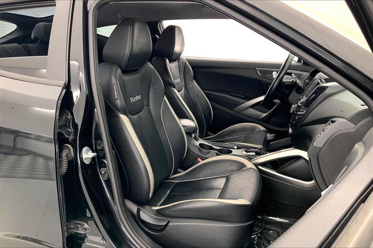 Thumbnail: 2015 Hyundai Veloster - 14