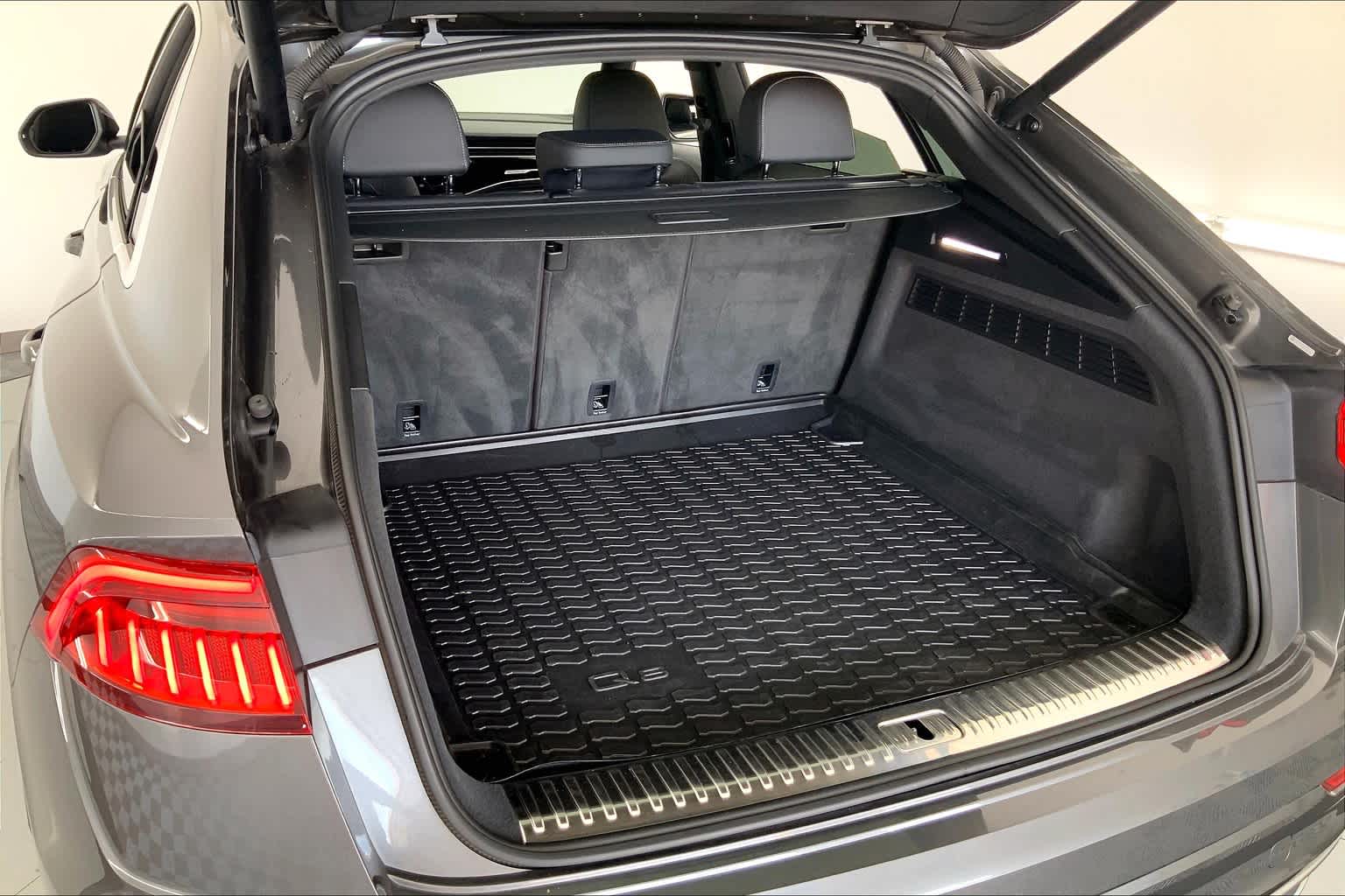 Thumbnail: 2019 Audi Q8 - 19