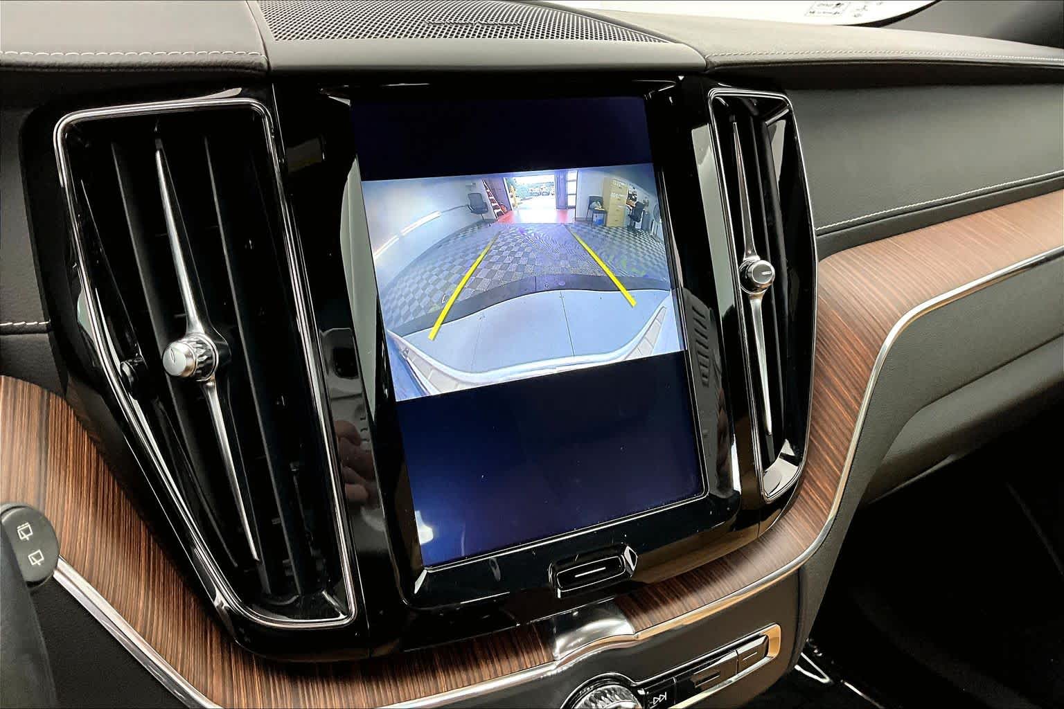 Thumbnail: 2019 Volvo XC60 - 21