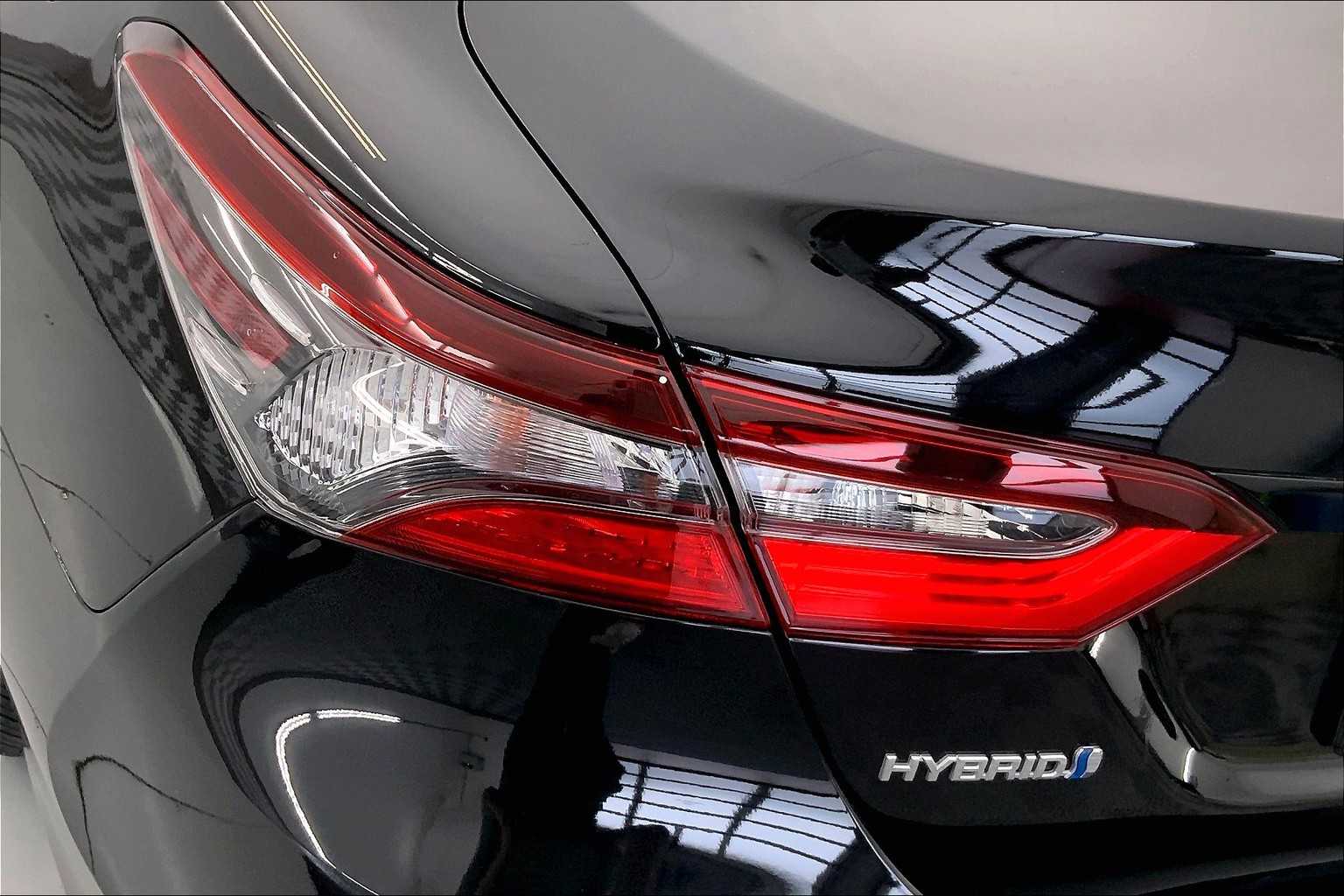 Thumbnail: 2021 Toyota Camry - 24