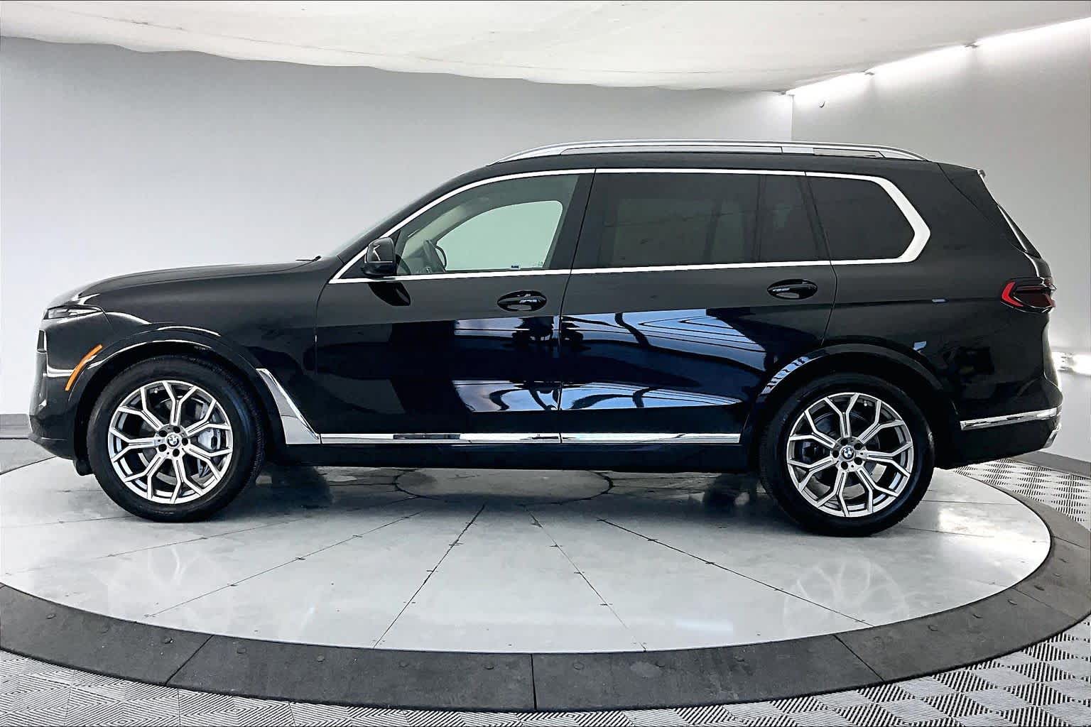 Thumbnail: 2023 BMW X7 - 3