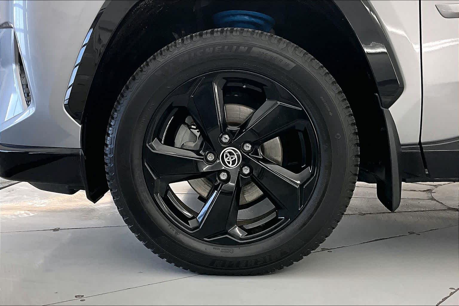 Thumbnail: 2020 Toyota RAV4 - 8