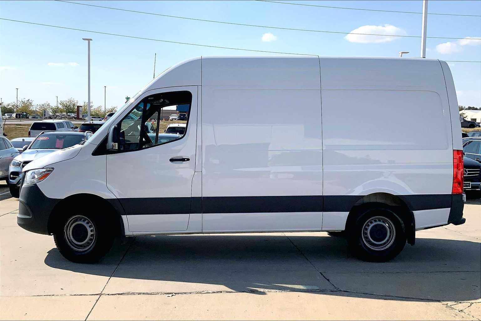 Thumbnail: 2024 Mercedes-Benz Sprinter - 3