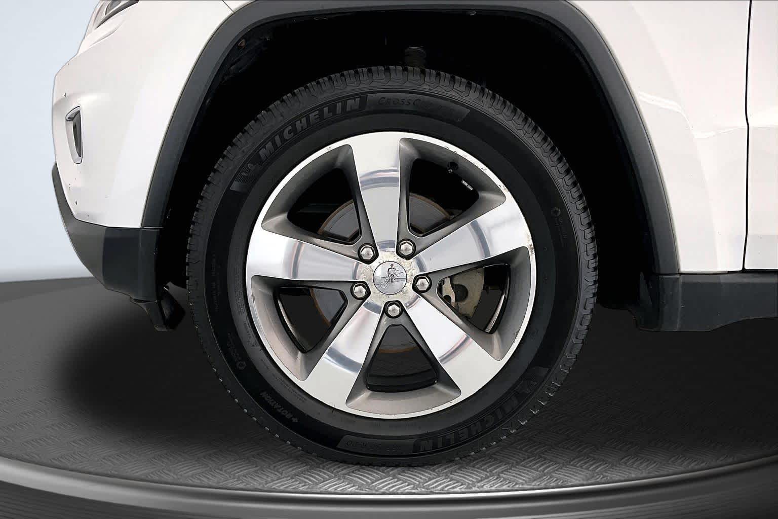 Thumbnail: 2015 Jeep Grand Cherokee - 8