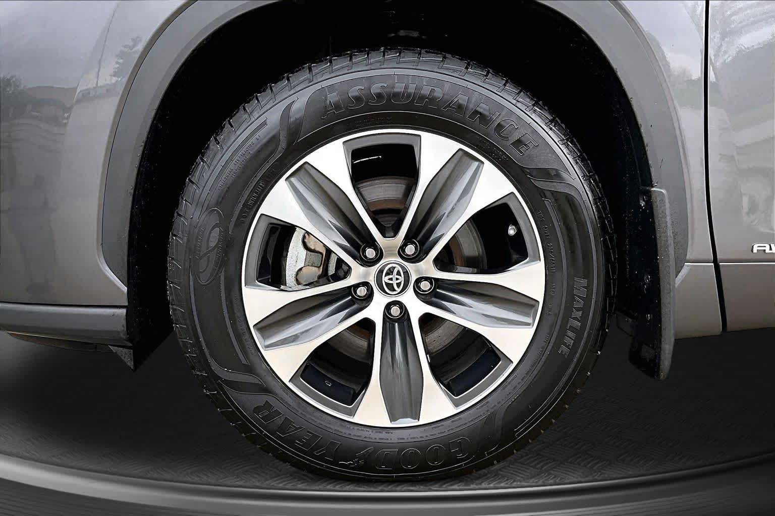 Thumbnail: 2022 Toyota Highlander - 8