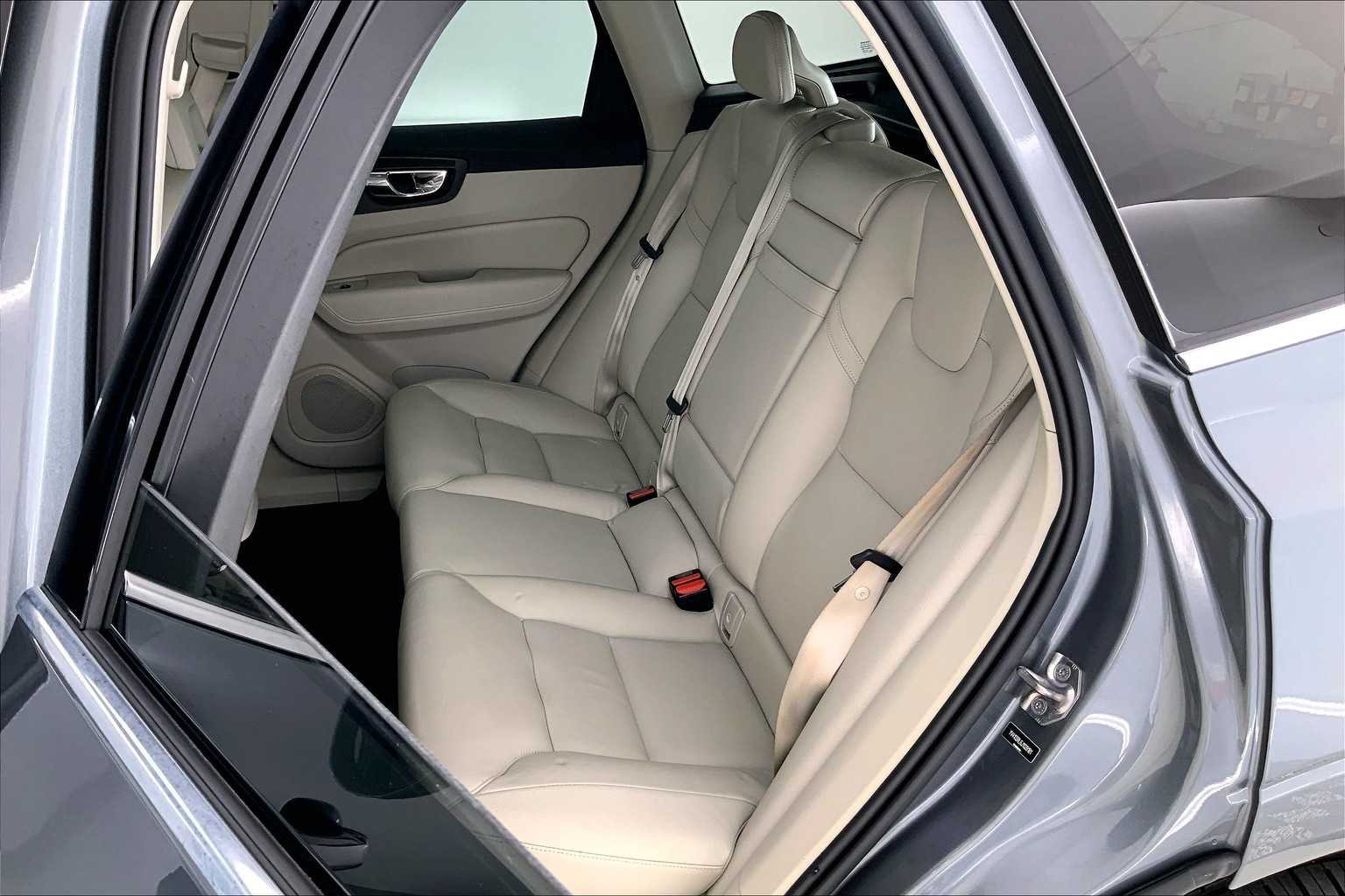 Thumbnail: 2018 Volvo XC60 - 13