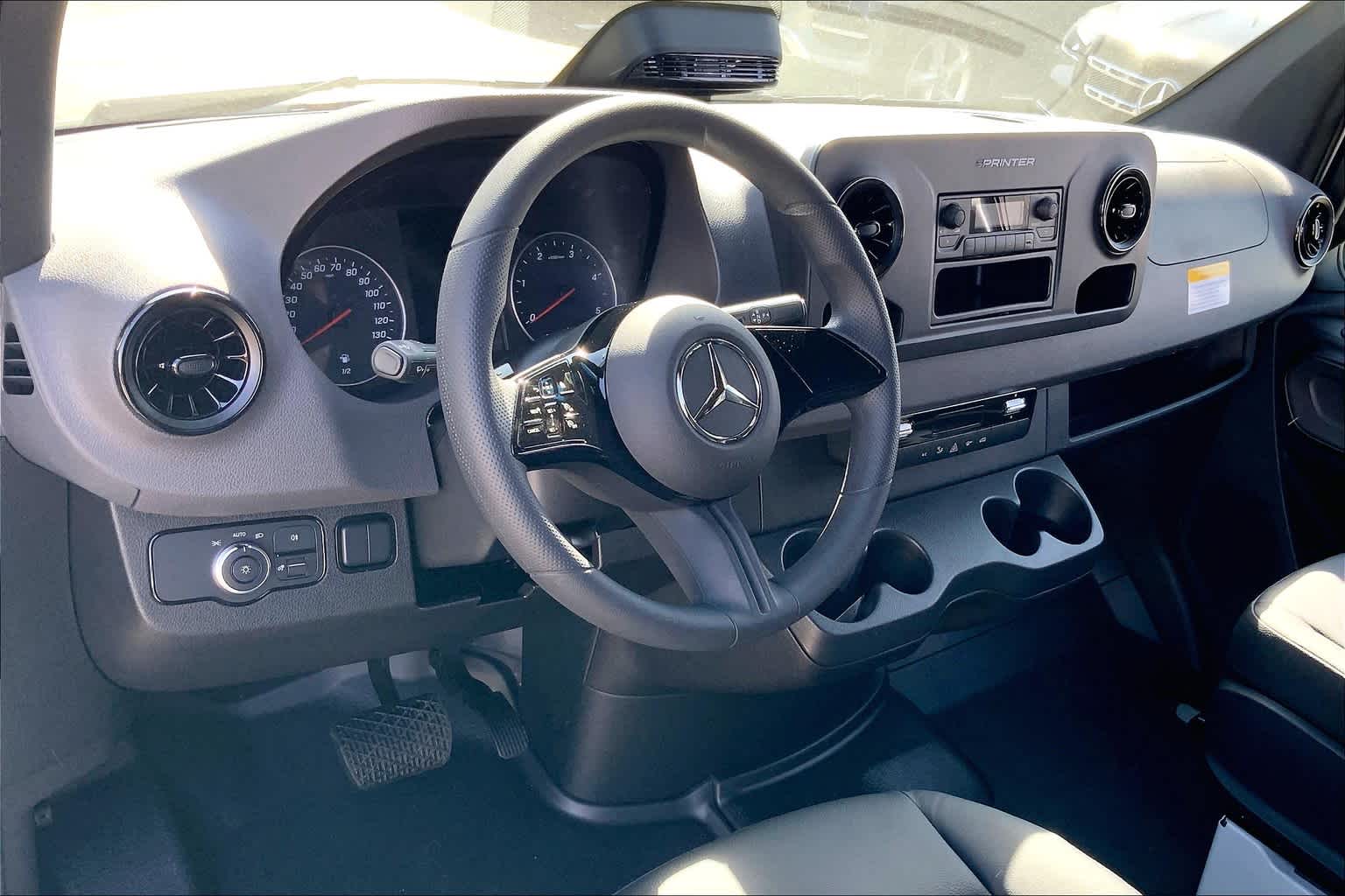 Thumbnail: 2025 Mercedes-Benz Sprinter - 10