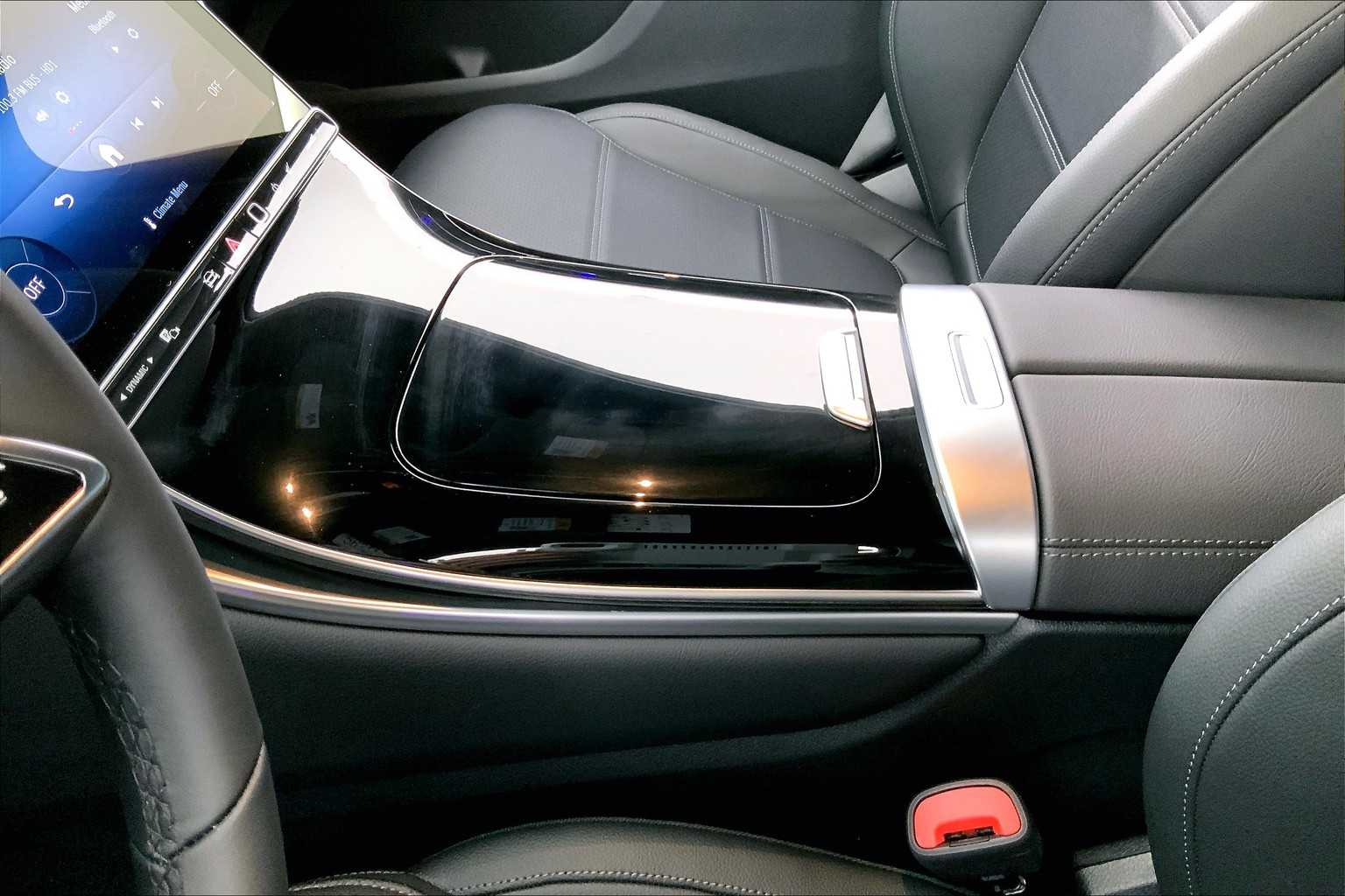 Thumbnail: 2025 Mercedes-Benz GLC - 17