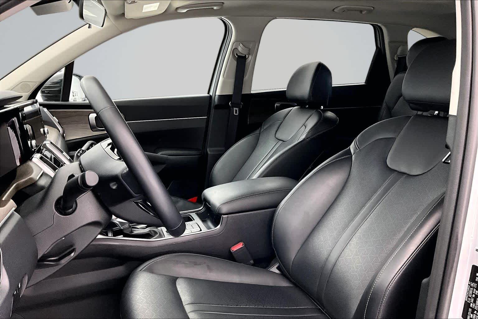 Thumbnail: 2023 Kia Sorento - 11
