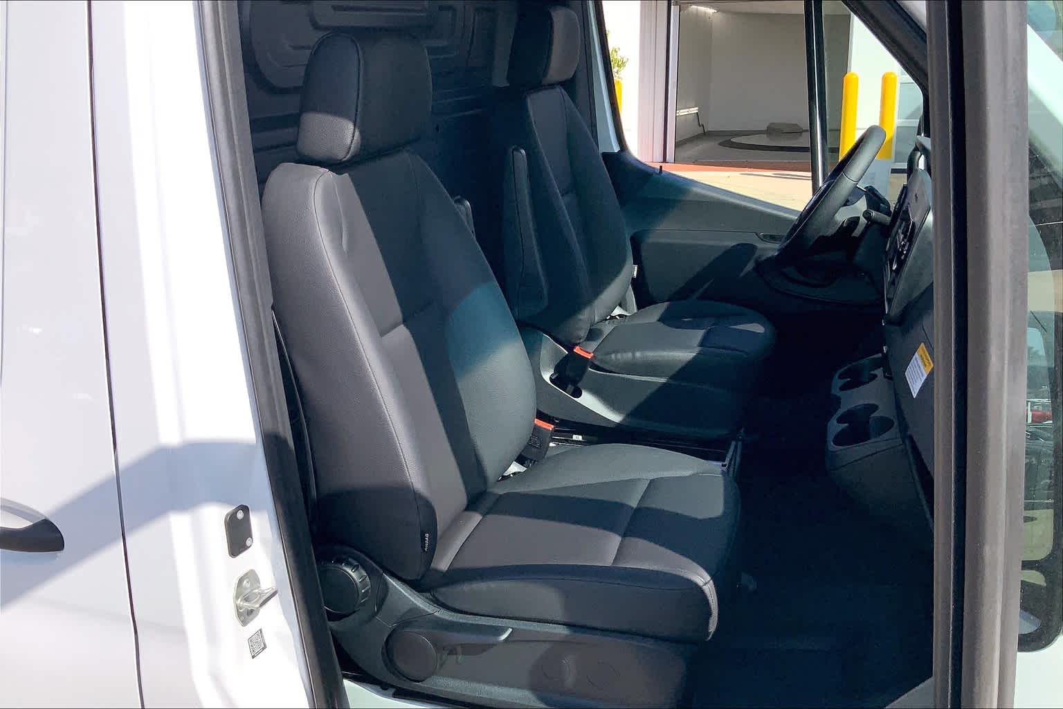 Thumbnail: 2025 Mercedes-Benz Sprinter - 13