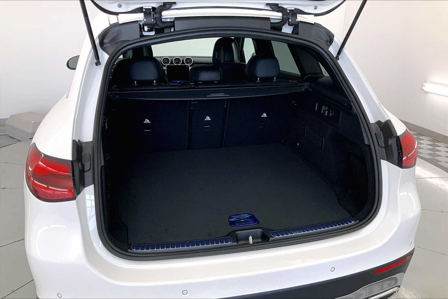 Thumbnail: 2025 Mercedes-Benz GLC - 19