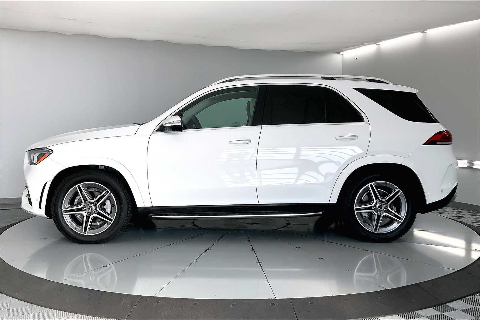 Thumbnail: 2022 Mercedes-Benz GLE - 3