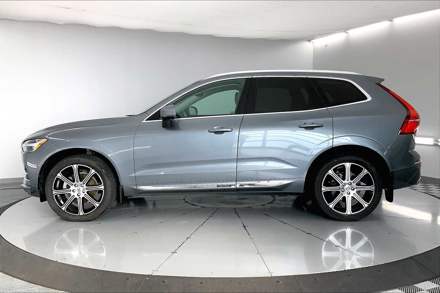 Thumbnail: 2018 Volvo XC60 - 3