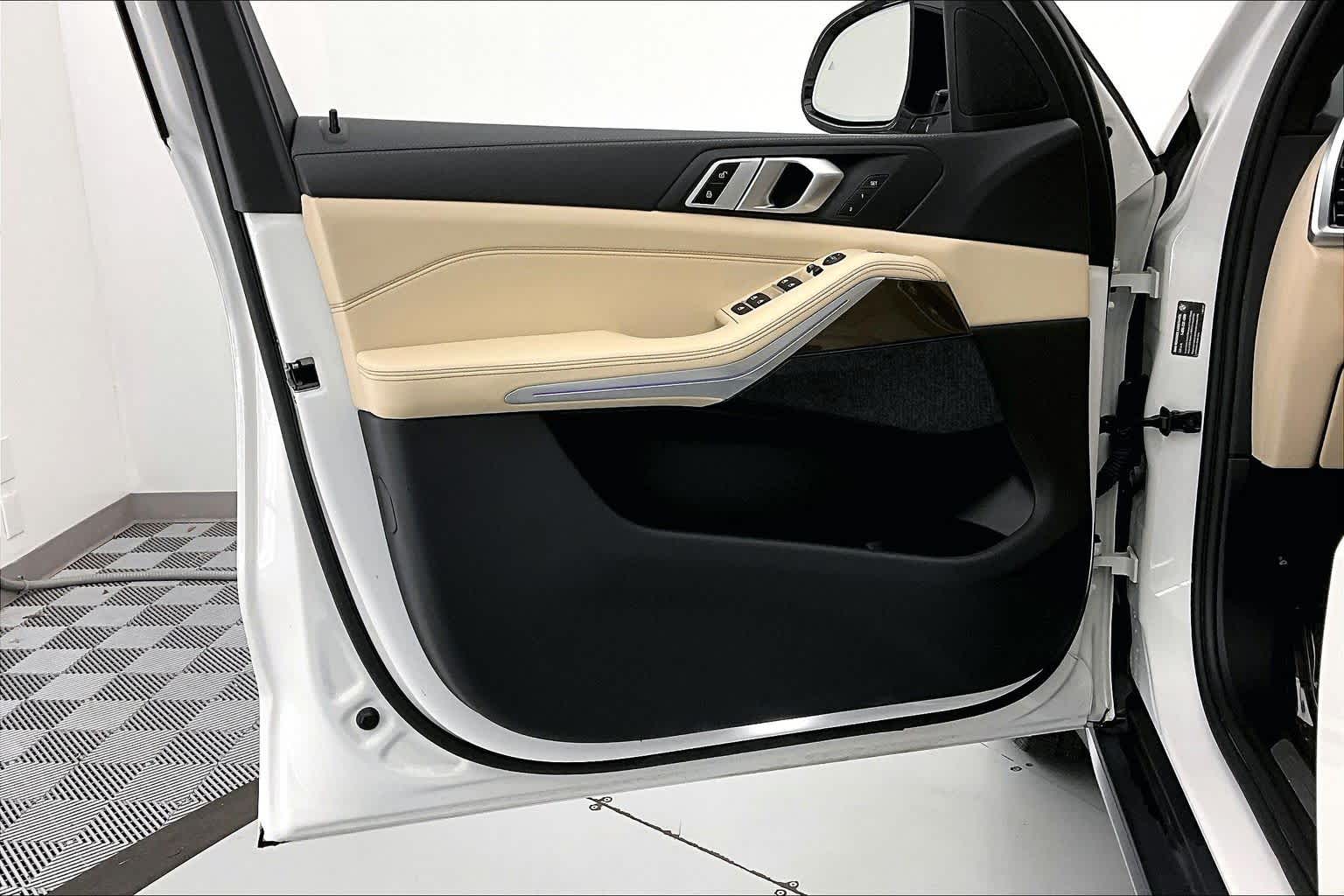 Thumbnail: 2022 BMW X5 - 23