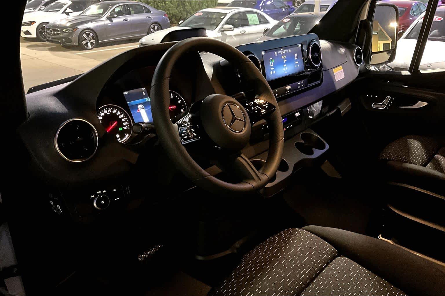 Thumbnail: 2025 Mercedes-Benz Sprinter - 2