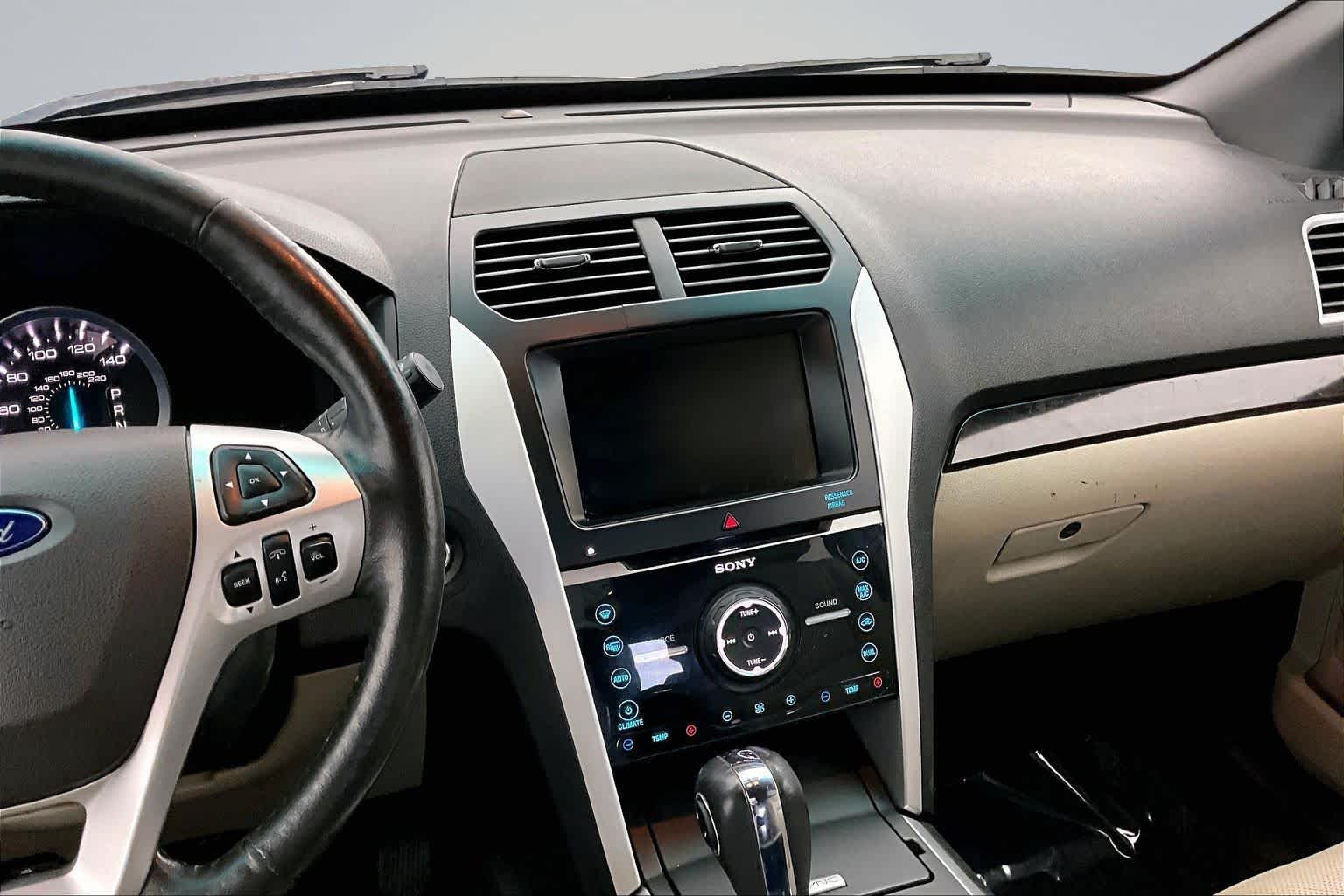 Thumbnail: 2015 Ford Explorer - 16
