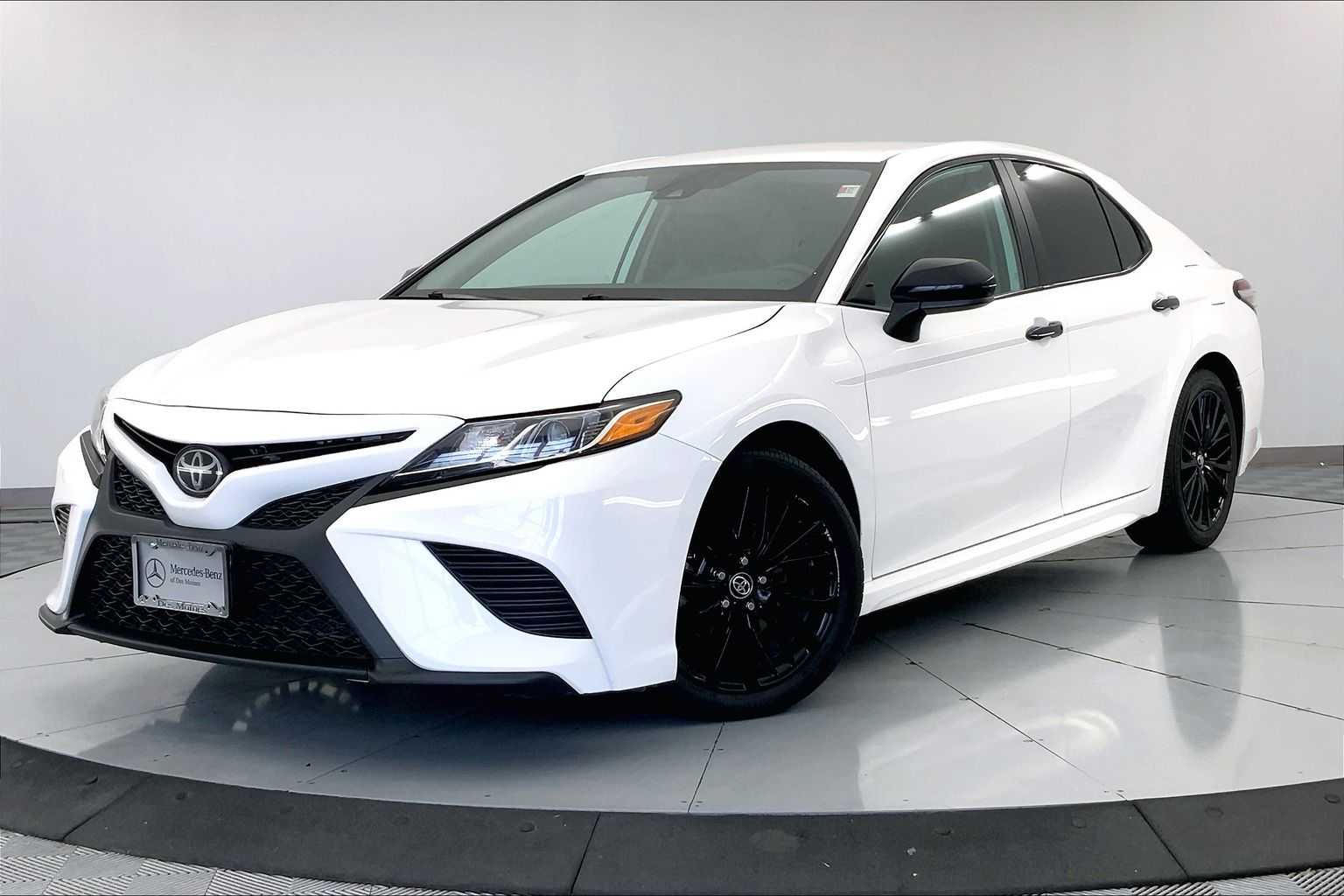2020 Toyota Camry SE -
                  Urbandale, IA
