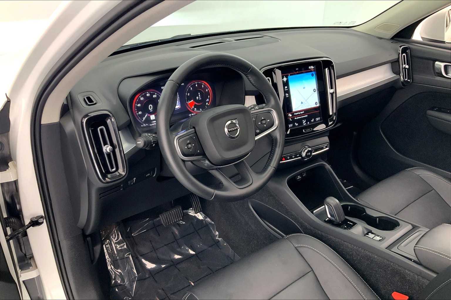 2021 Volvo XC40 T5 Momentum 2