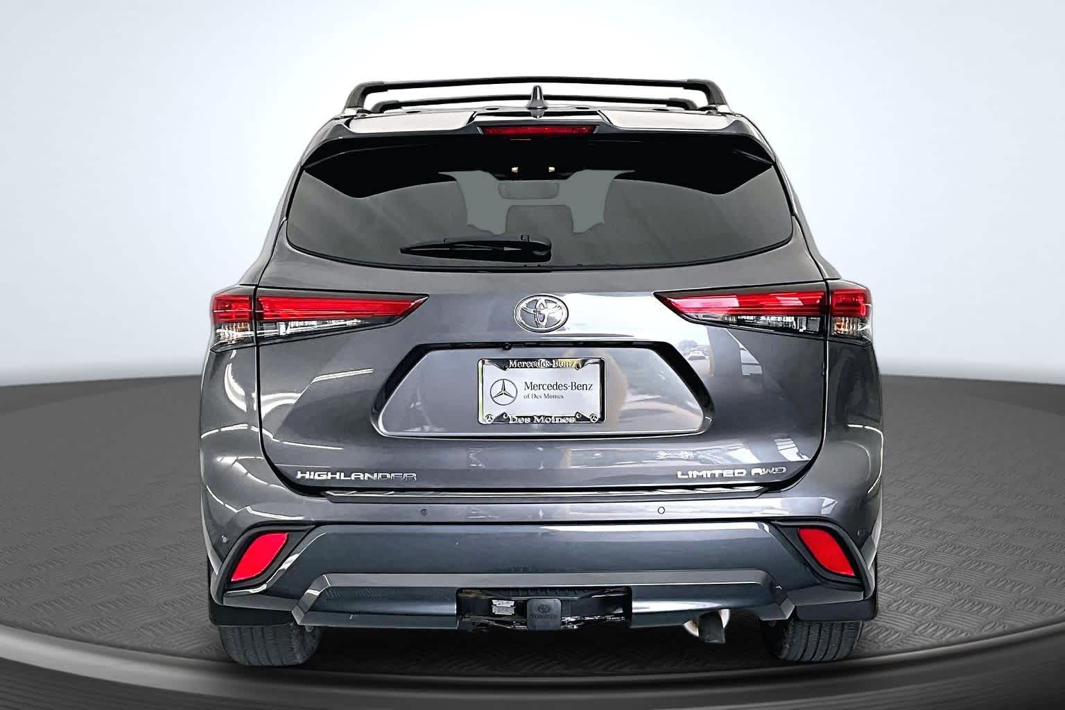 Thumbnail: 2022 Toyota Highlander - 4