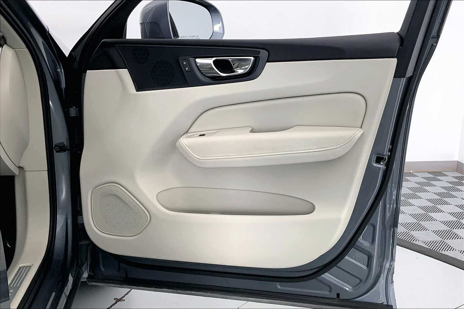 Thumbnail: 2018 Volvo XC60 - 24