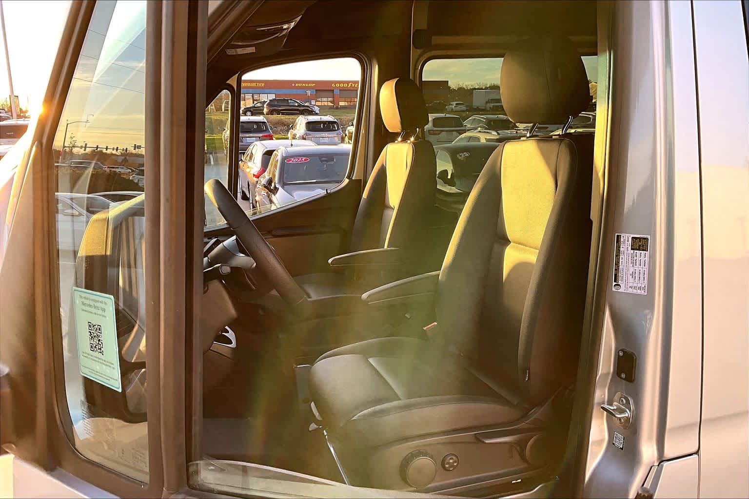 Thumbnail: 2025 Mercedes-Benz Sprinter - 11