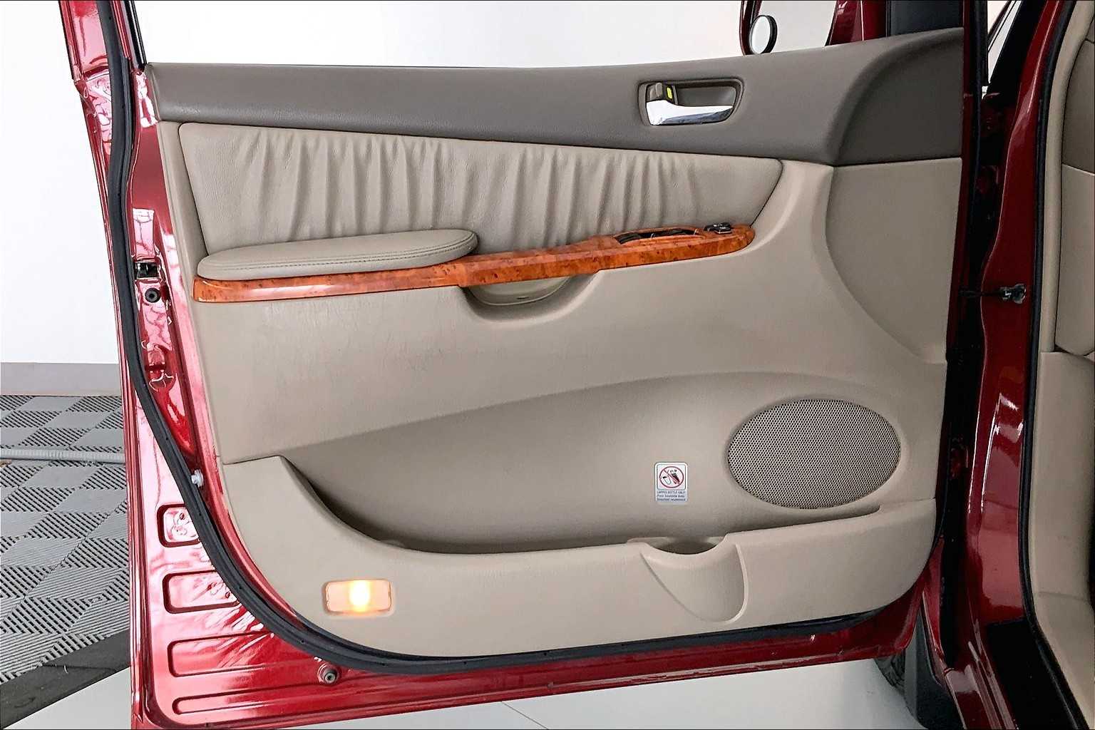 Thumbnail: 2008 Toyota Sienna - 22
