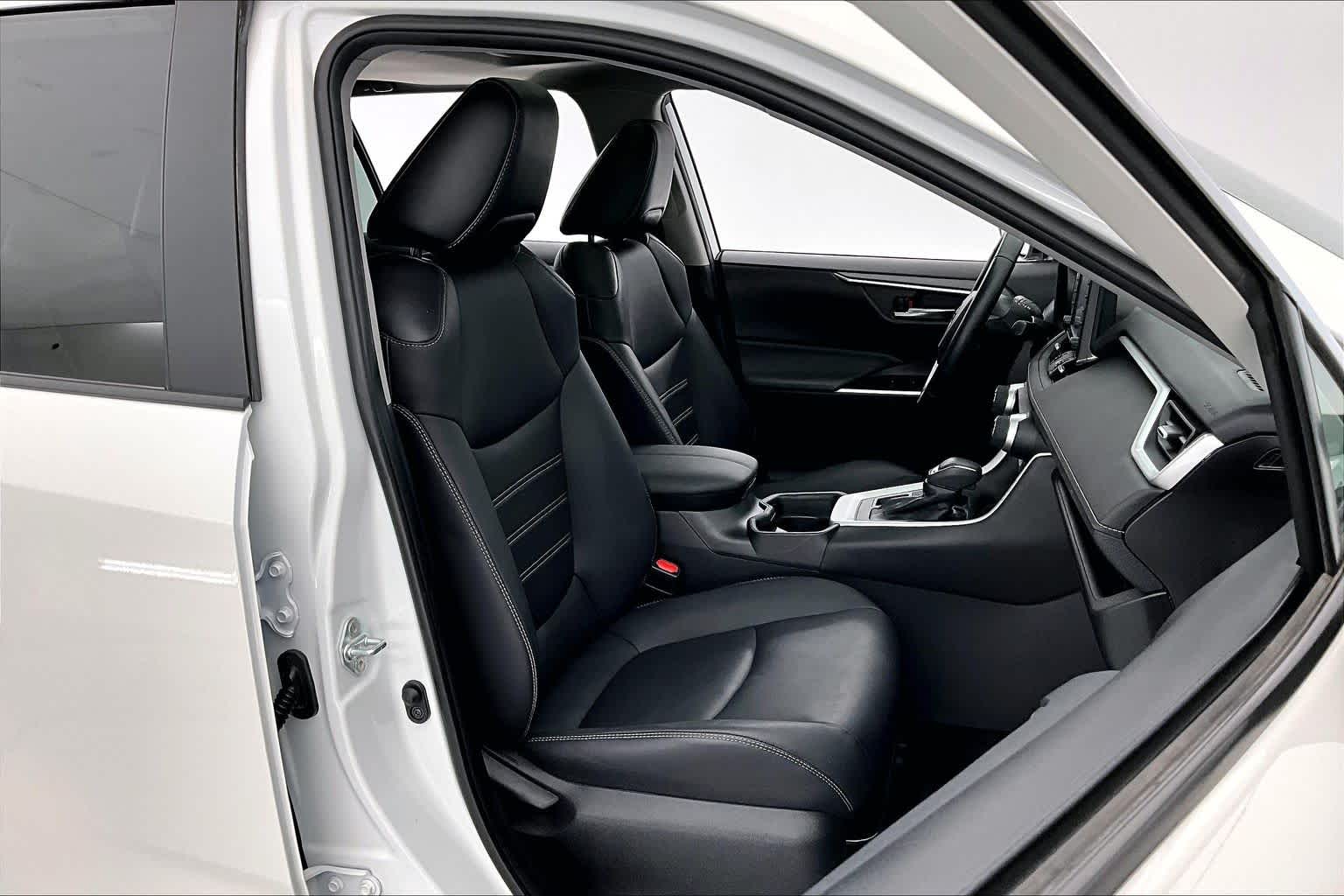 Thumbnail: 2021 Toyota RAV4 - 14