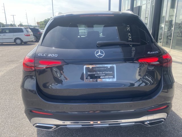 2025 Mercedes Benz GLC 300 4MATIC photo 3