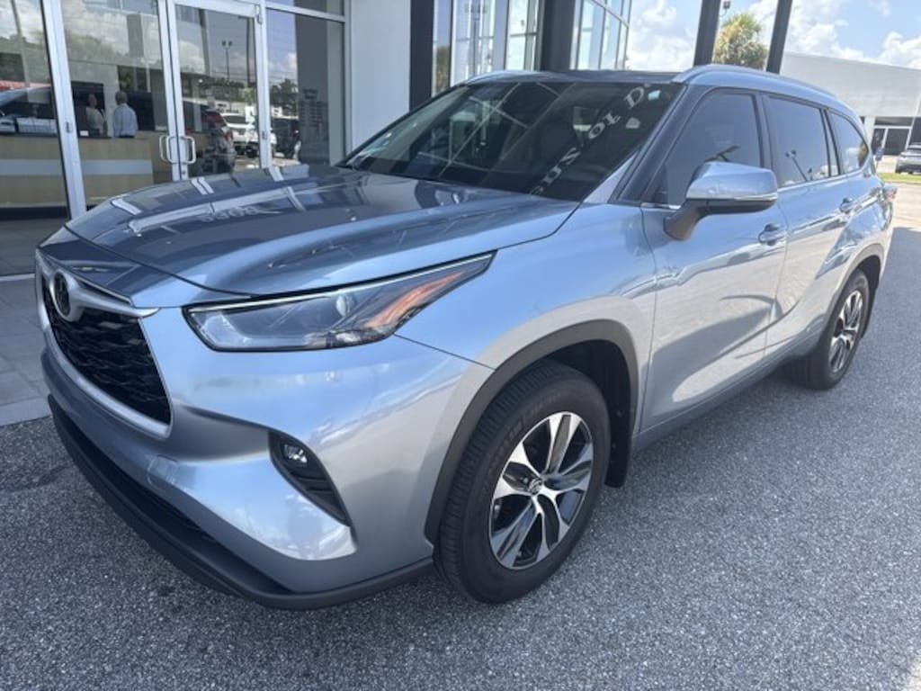 Used 2024 Toyota Highlander LE SUV