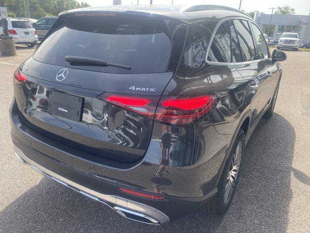 2025 Mercedes Benz GLC 300 4MATIC photo 4