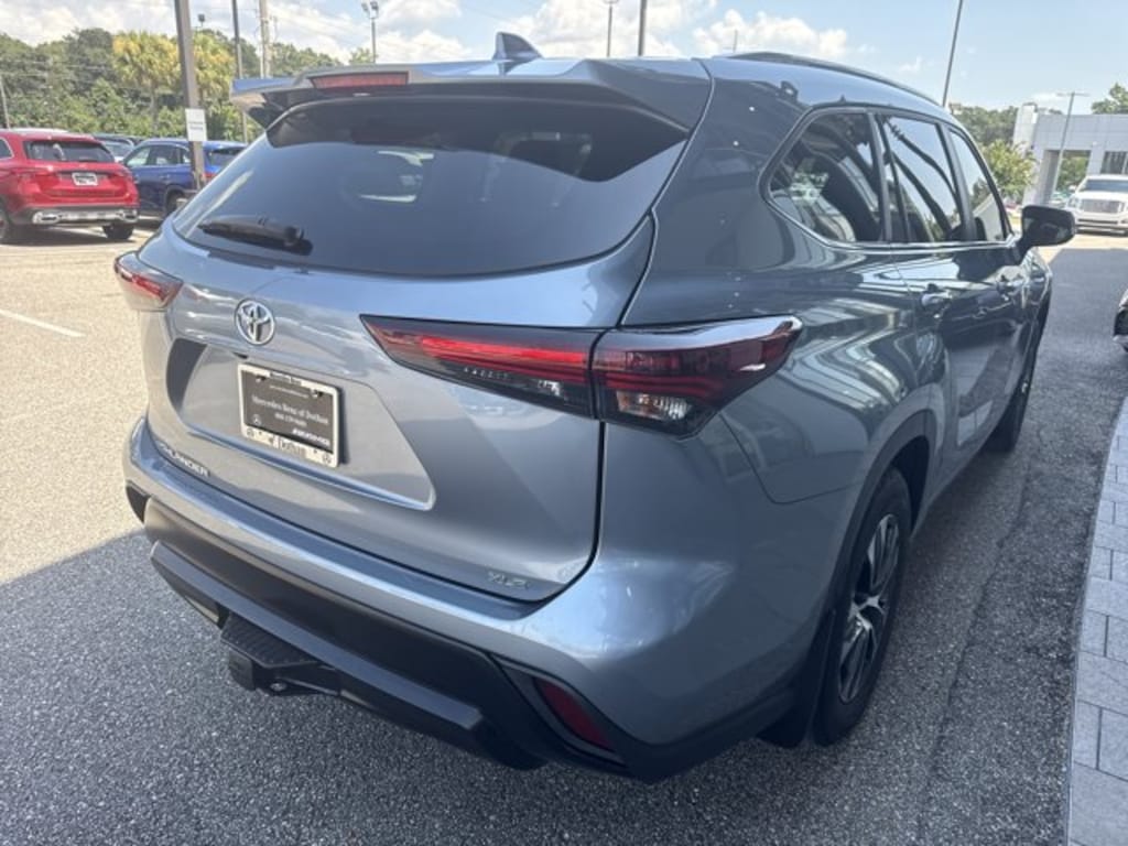 Used 2024 Toyota Highlander LE SUV