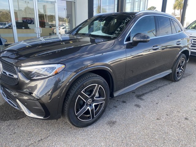 2025 Mercedes-Benz GLC Base's photo